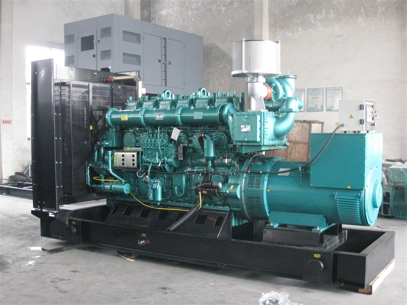 东洲200KW 柴油发电机的油耗是多少？